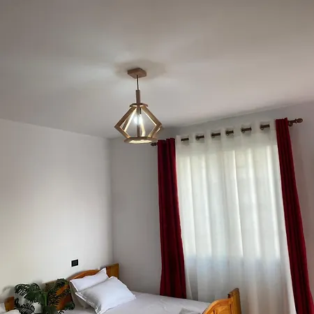 דירה Zzzzzzzzzz טיראנה