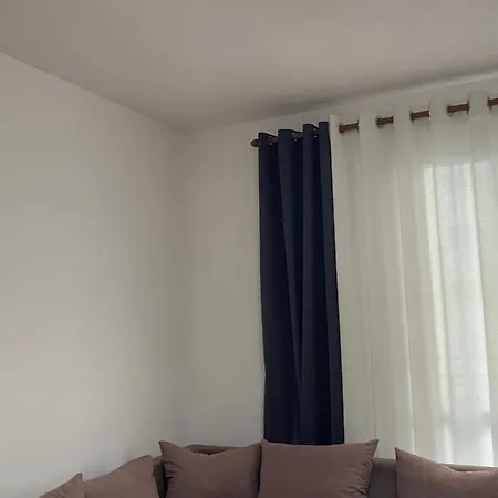 דירה Zzzzzzzzzz טיראנה